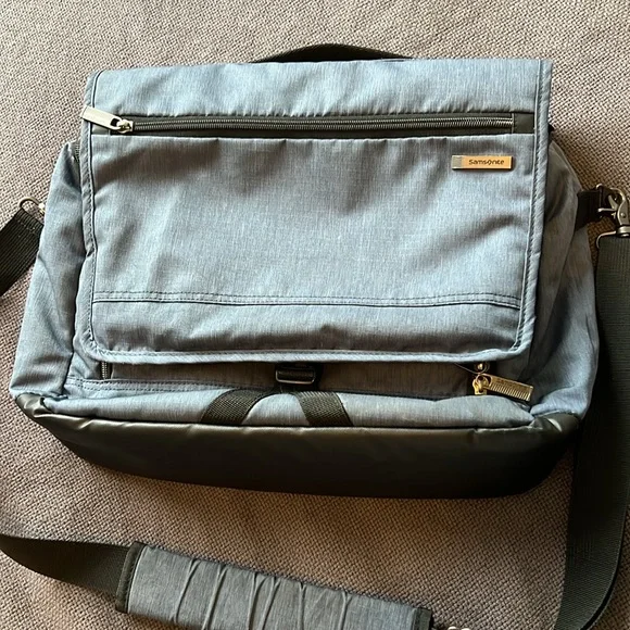 Samsonite Nylon Ripstop Messenger Bag - Picture 3 of 9